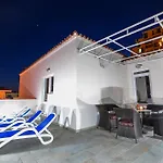Luxury Oasis Apartment *